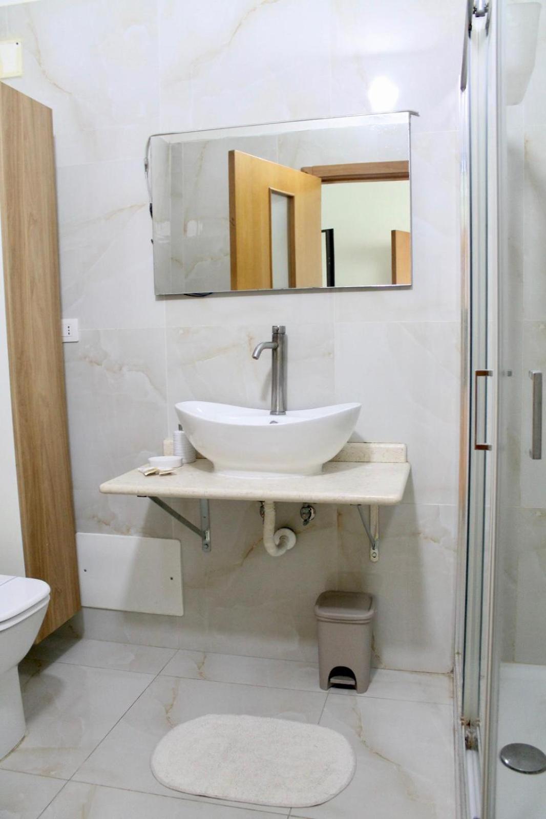 B&B Central Rooms 137 Наполи Екстериор снимка