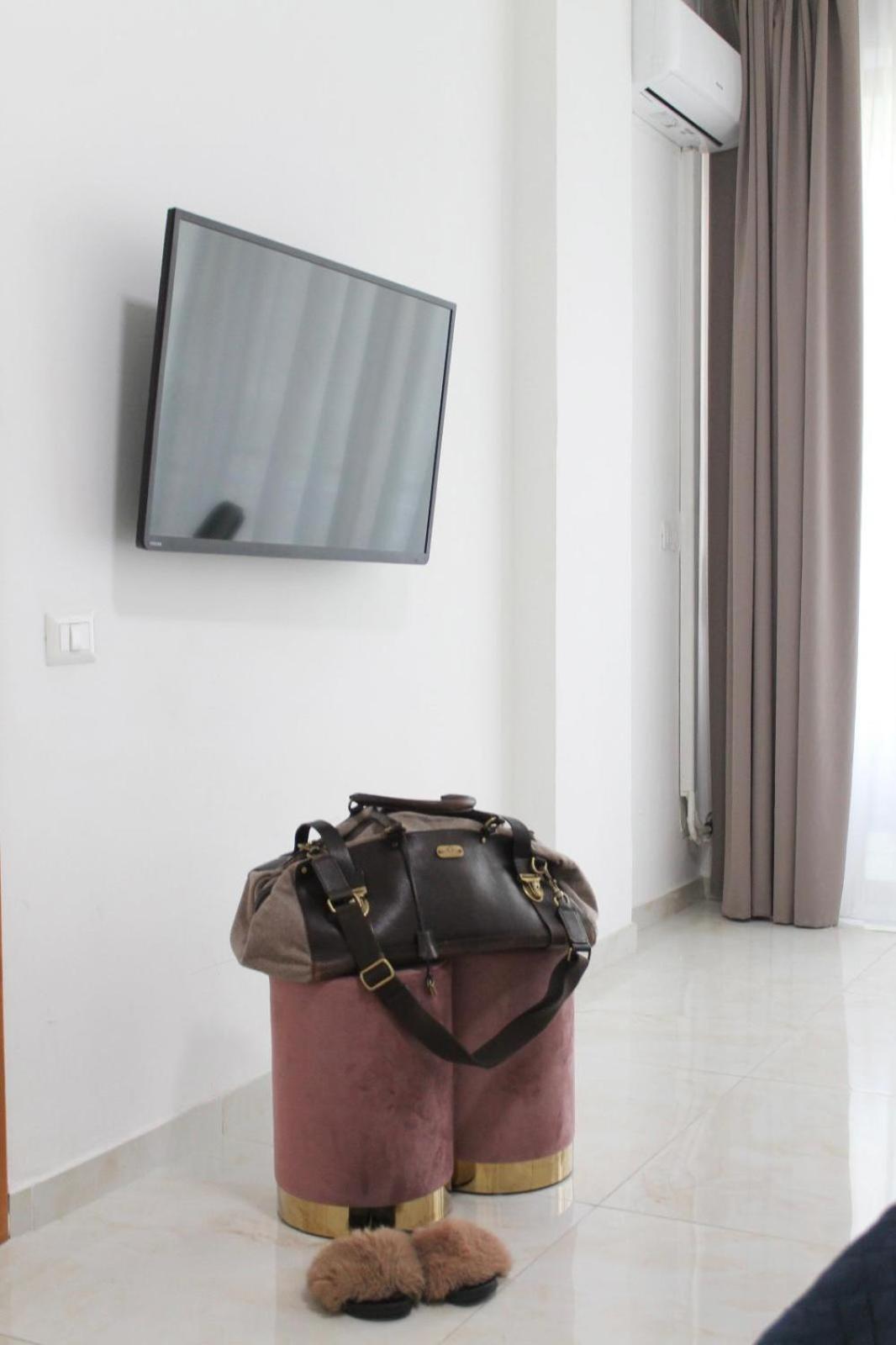 B&B Central Rooms 137 Наполи Екстериор снимка
