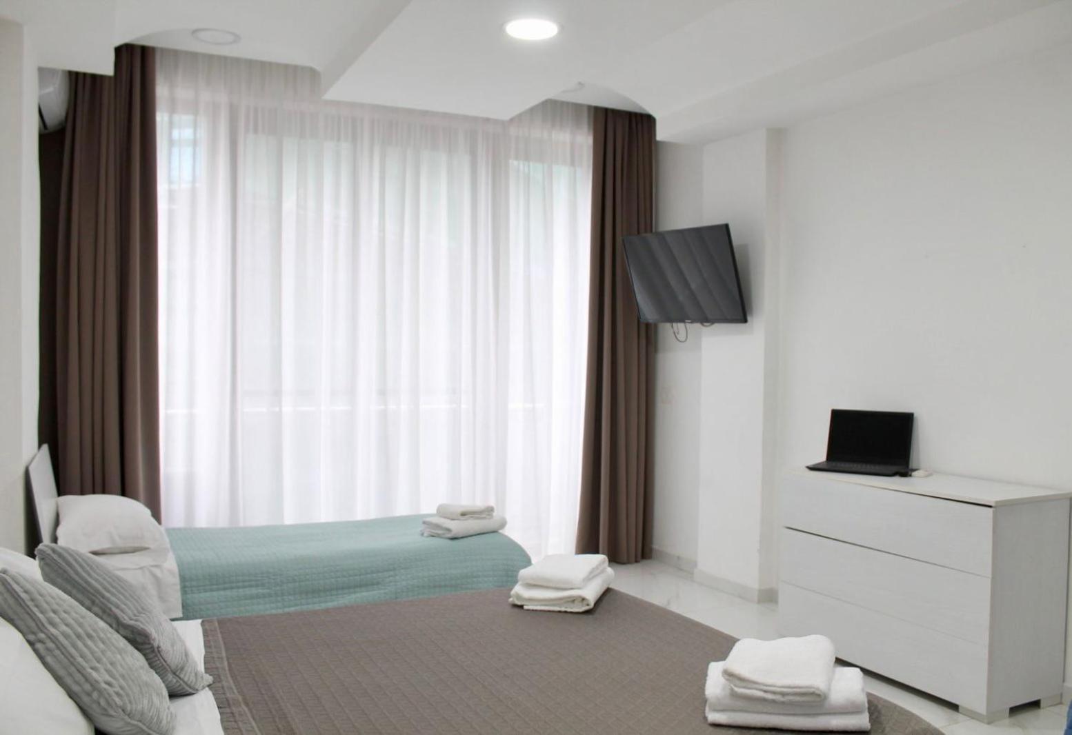 B&B Central Rooms 137 Наполи Екстериор снимка
