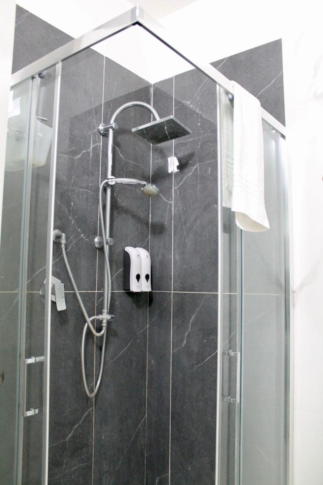 B&B Central Rooms 137 Наполи Екстериор снимка