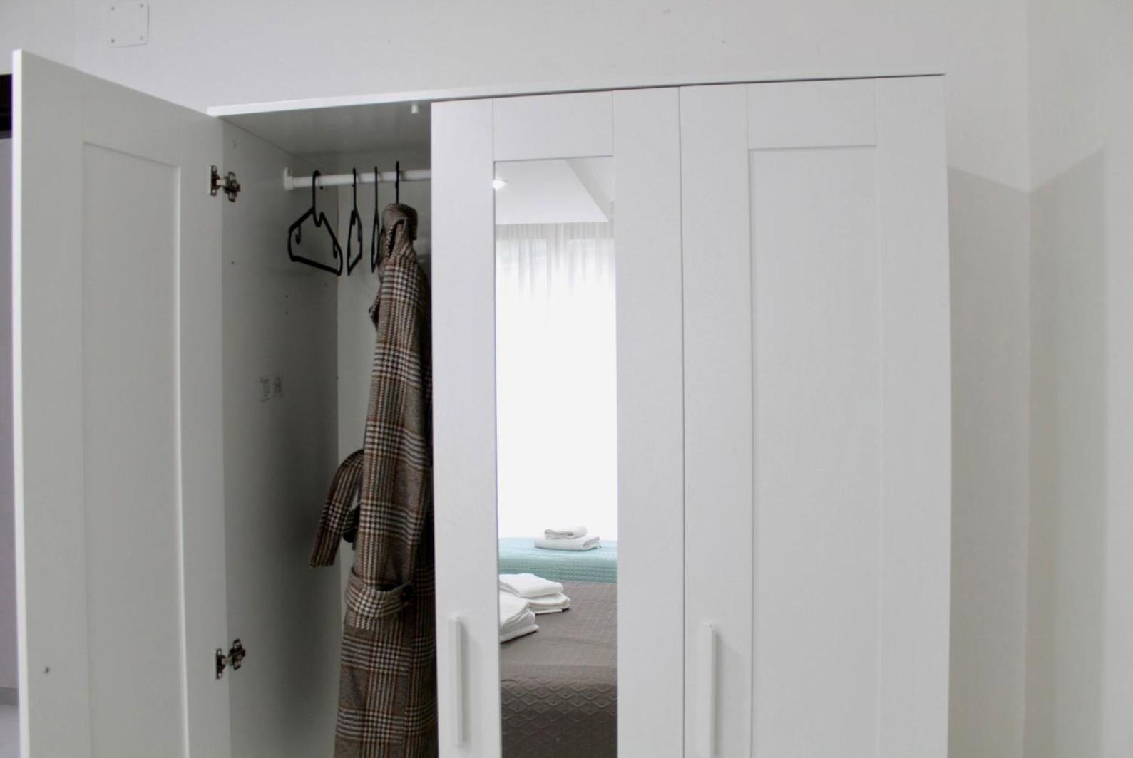 B&B Central Rooms 137 Наполи Екстериор снимка